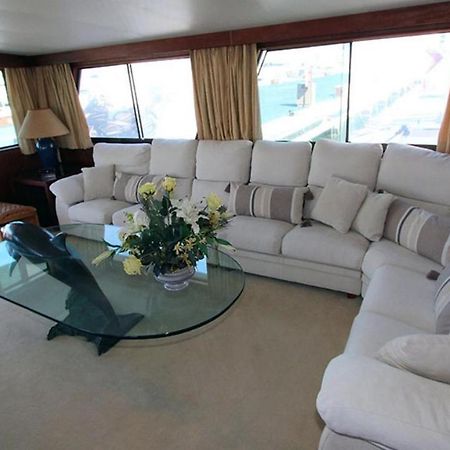 Hotel Yacht Our Alissa Sant Adria de Besos Ngoại thất bức ảnh
