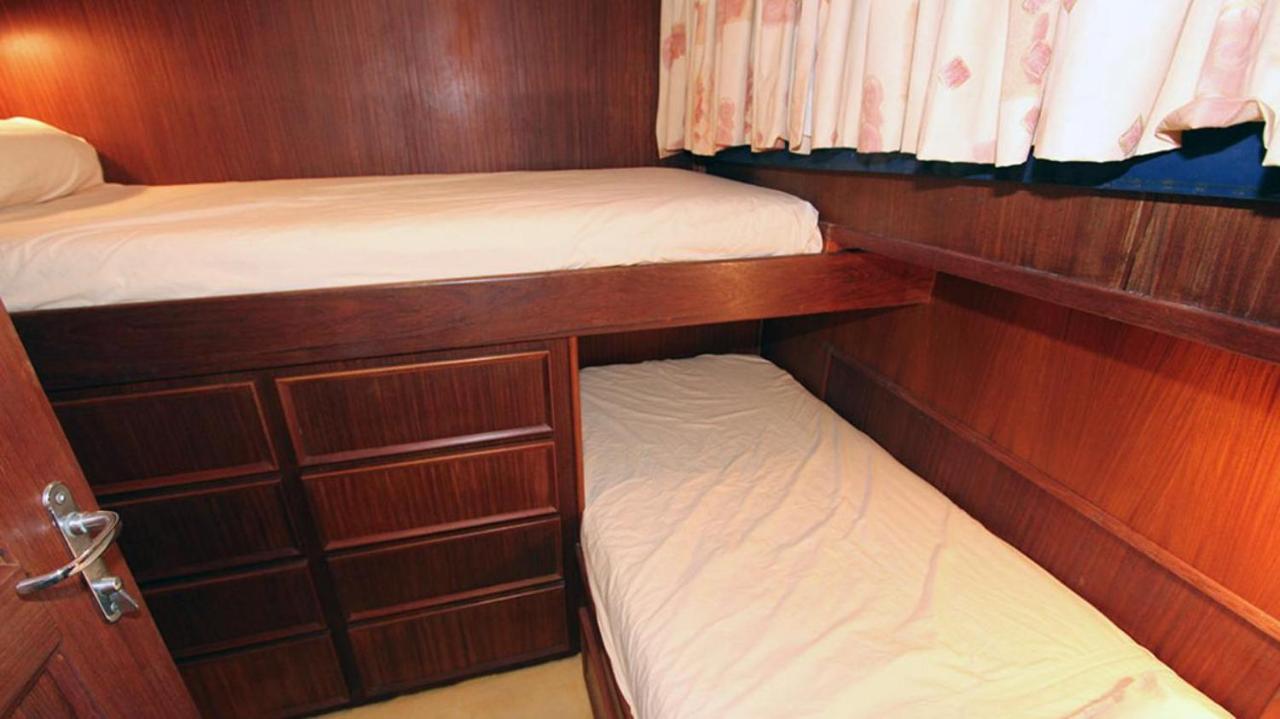 Hotel Yacht Our Alissa Sant Adria de Besos Ngoại thất bức ảnh