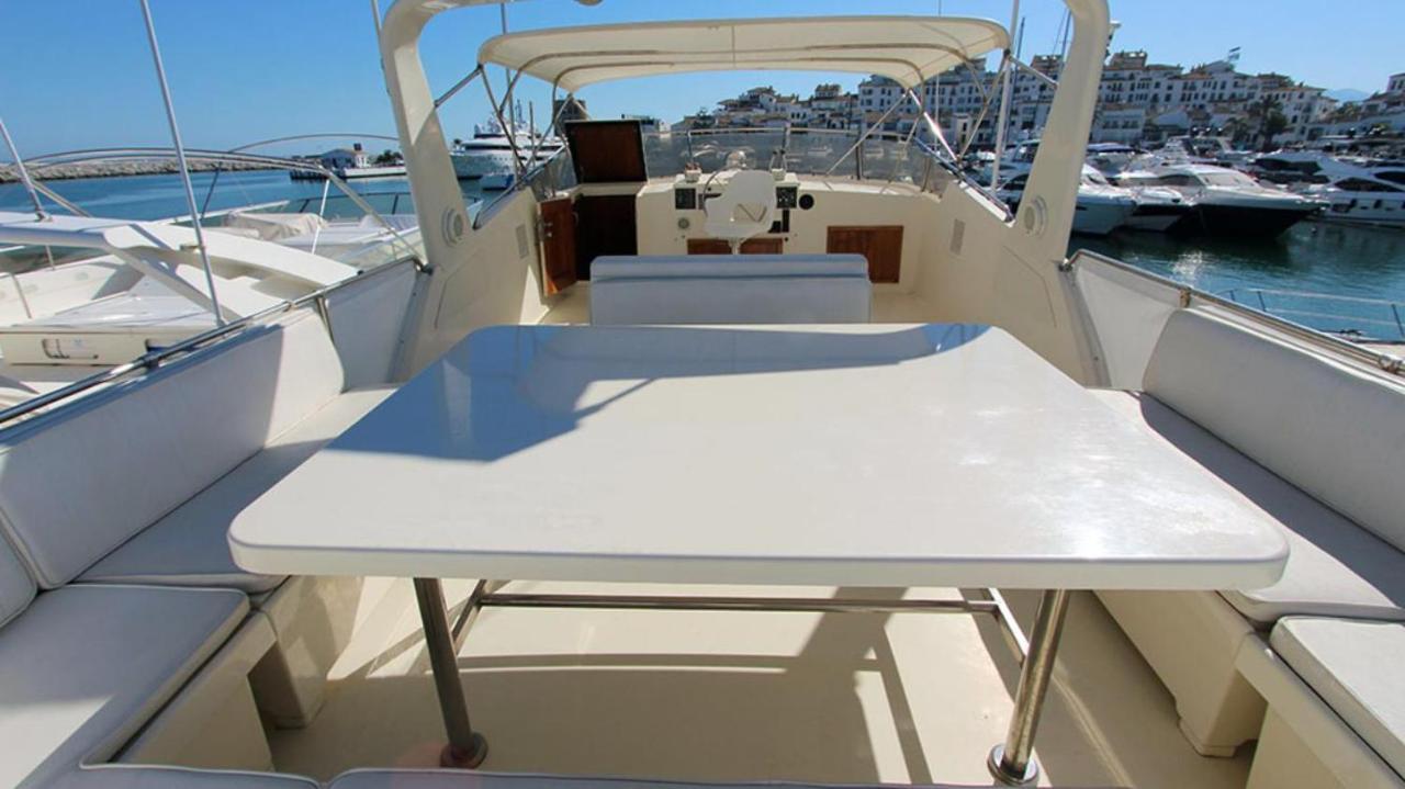 Hotel Yacht Our Alissa Sant Adria de Besos Ngoại thất bức ảnh
