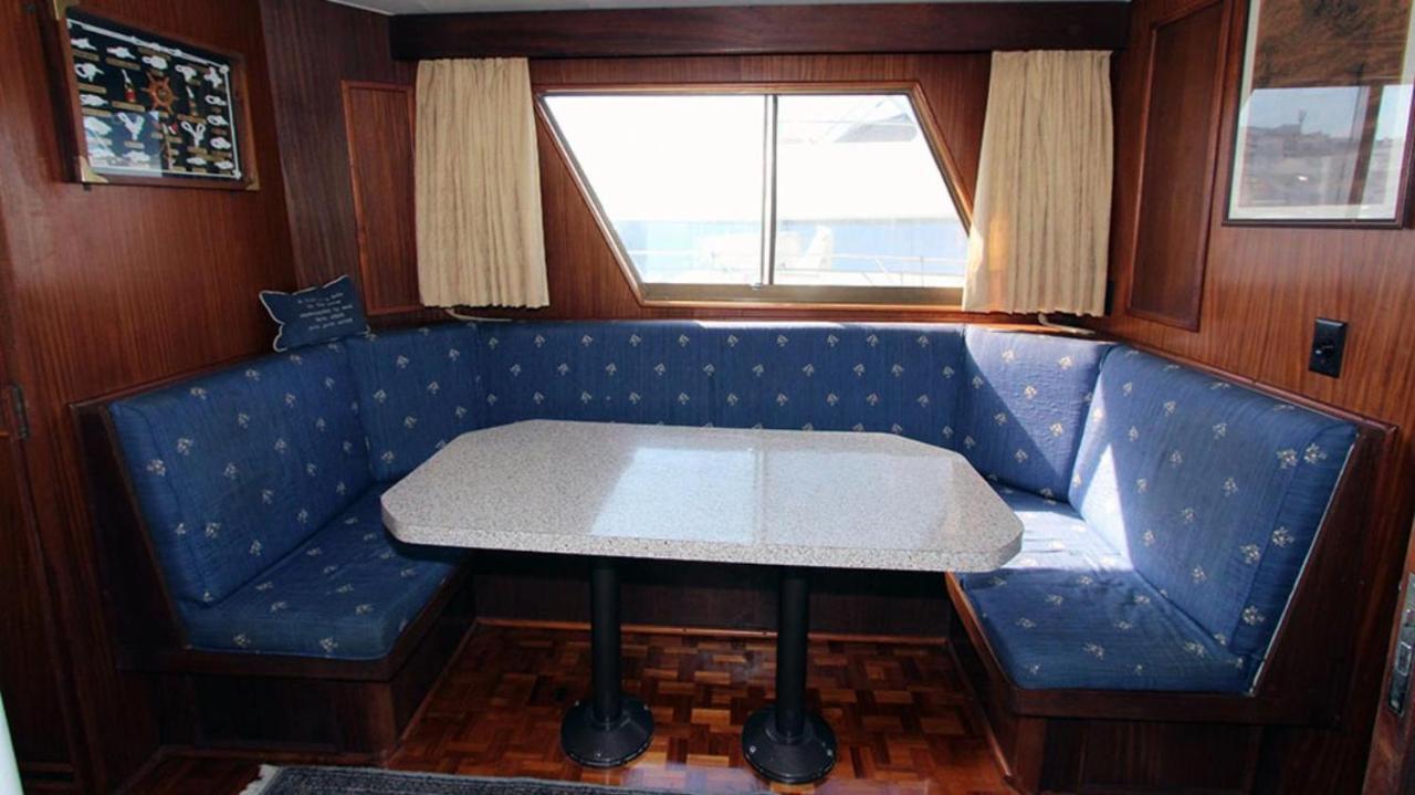 Hotel Yacht Our Alissa Sant Adria de Besos Ngoại thất bức ảnh