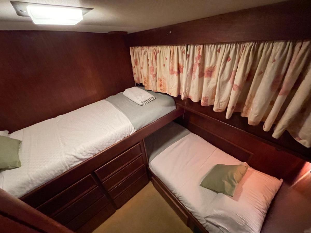 Hotel Yacht Our Alissa Sant Adria de Besos Ngoại thất bức ảnh