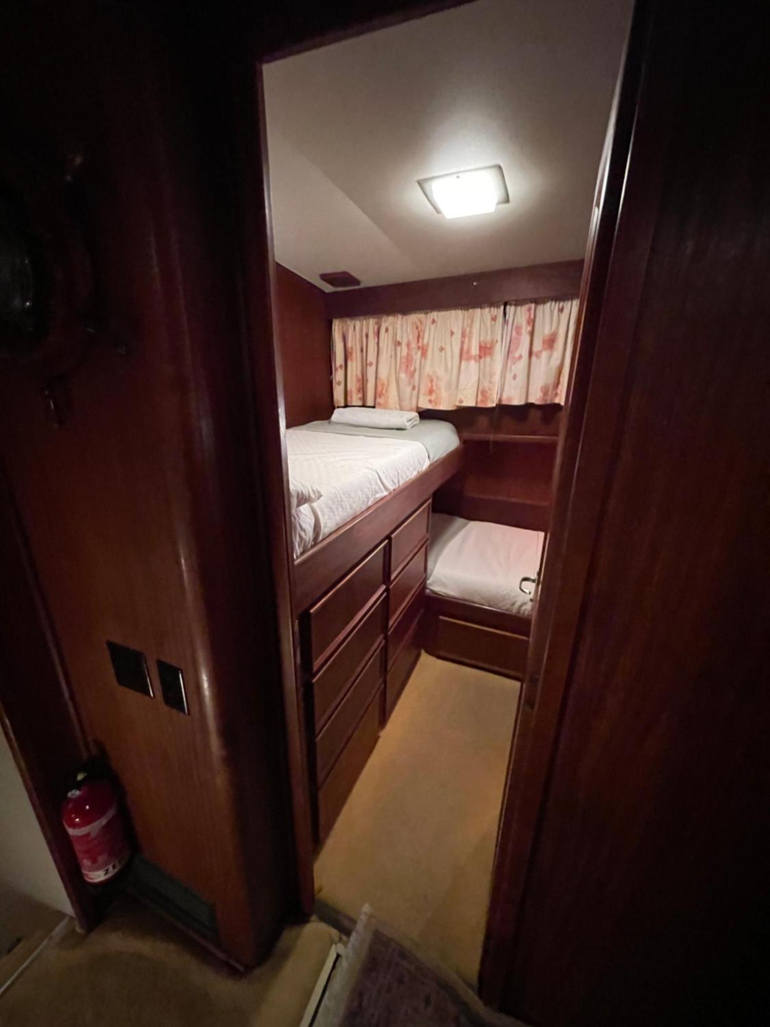 Hotel Yacht Our Alissa Sant Adria de Besos Ngoại thất bức ảnh