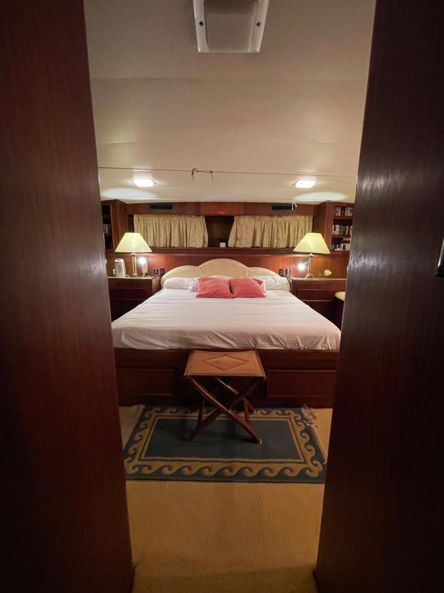 Hotel Yacht Our Alissa Sant Adria de Besos Ngoại thất bức ảnh