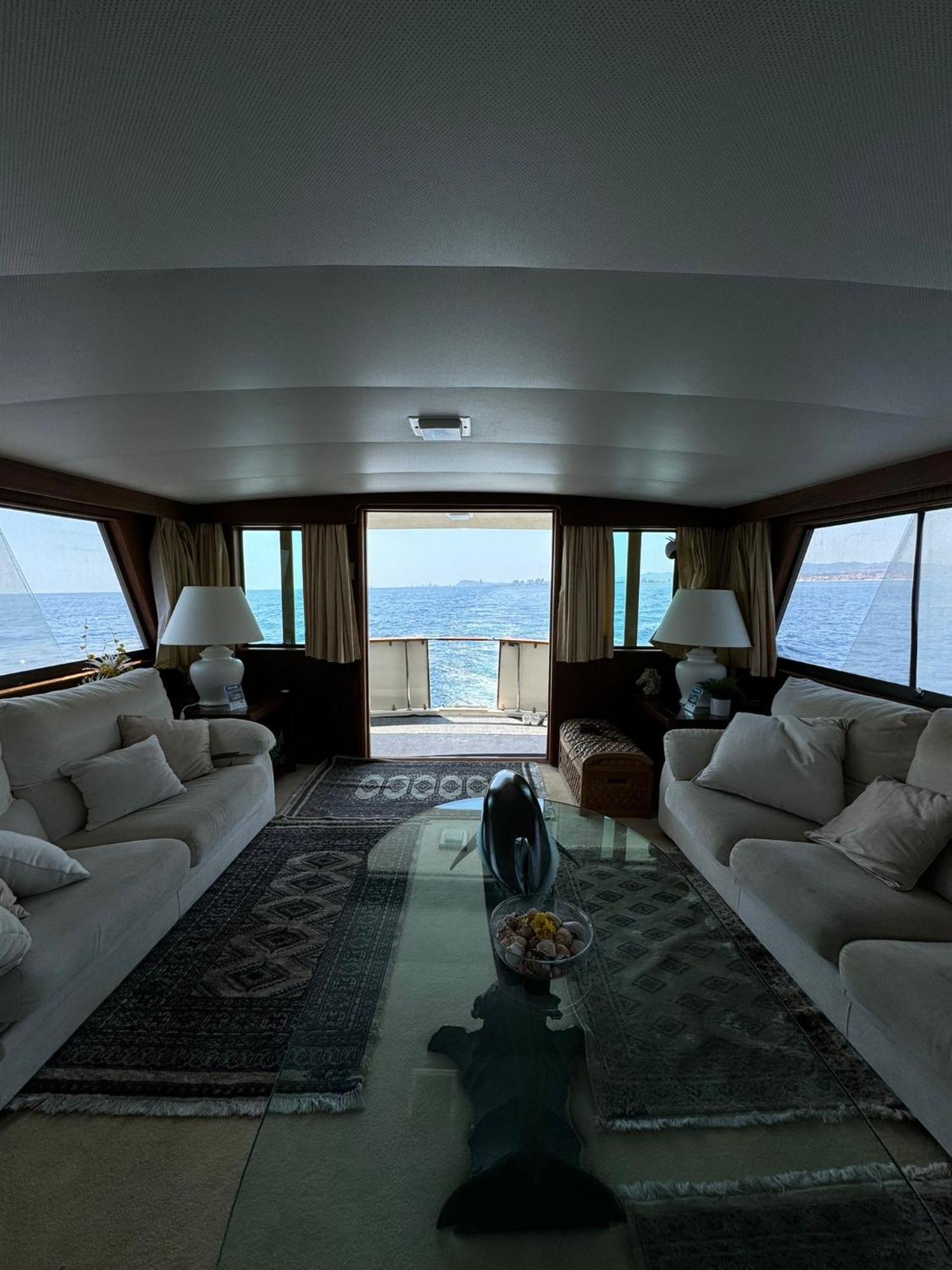 Hotel Yacht Our Alissa Sant Adria de Besos Ngoại thất bức ảnh